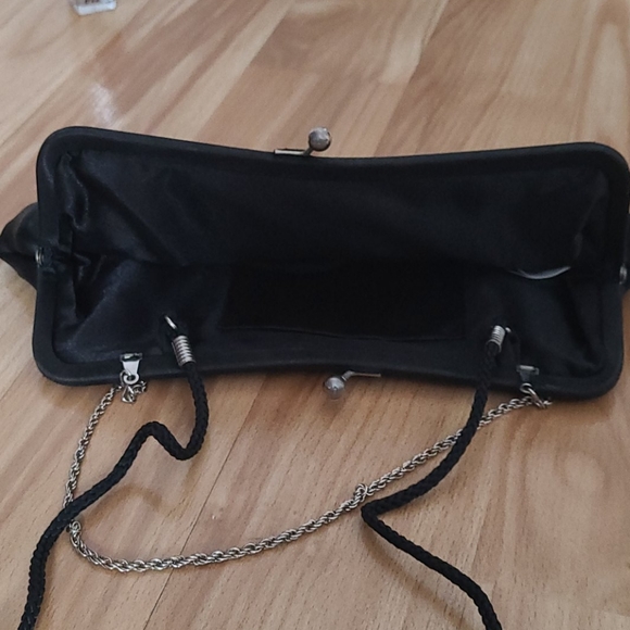 Clutch - Picture 3 of 7